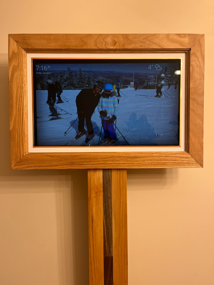 Smart photo frame — frame detail